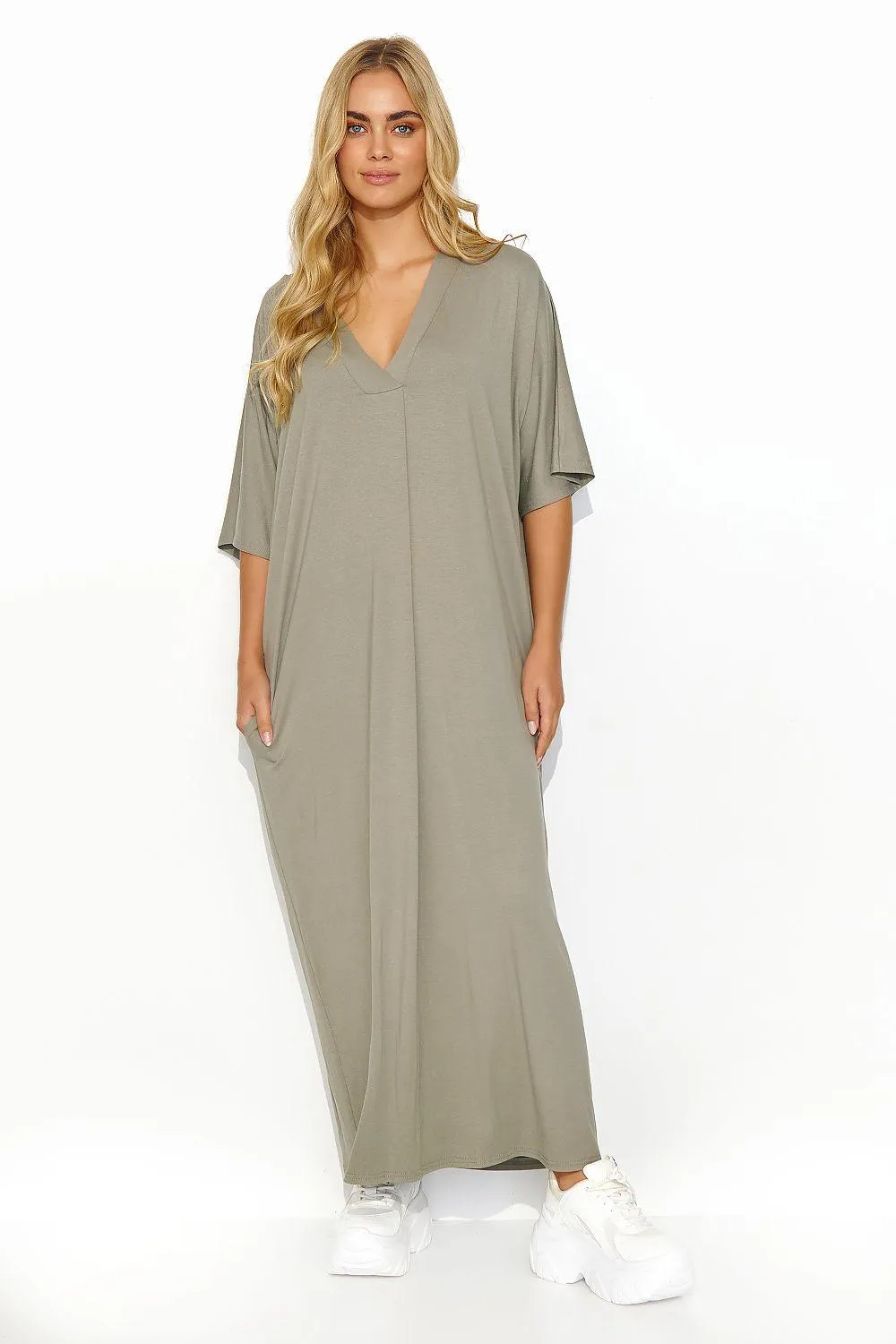 Effortlessly Chic V-Neck Knit Maxi Dress for Summer Elegance