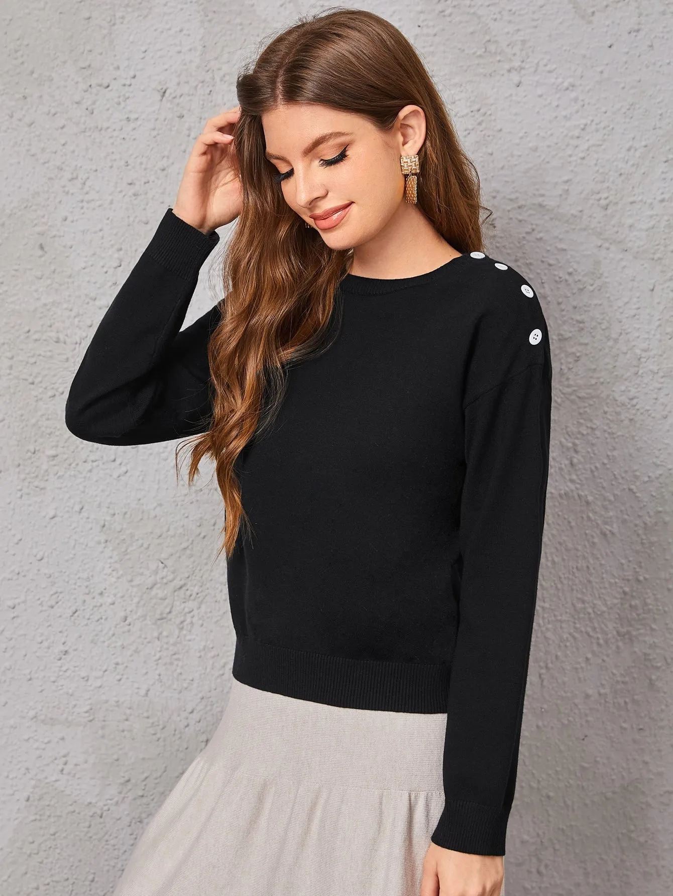 Elegant Plain Button Long Sleeve Round Neck Regular Women Sweater