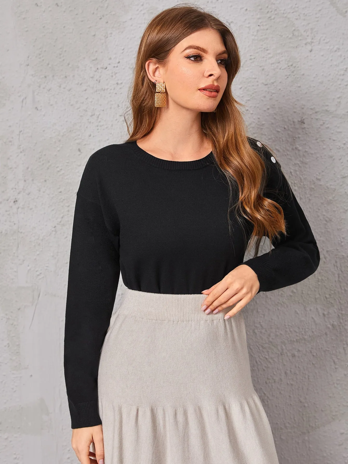 Elegant Plain Button Long Sleeve Round Neck Regular Women Sweater